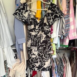 French Connection Black and White Graphic Fitted Blouse